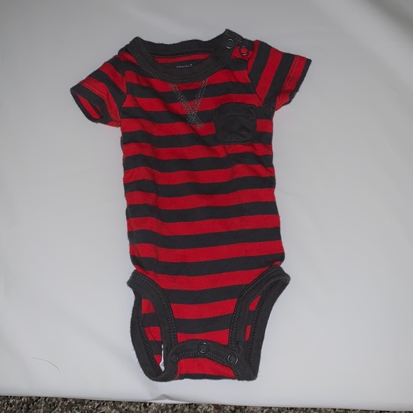 Newborn onesies - Picture 1 of 2